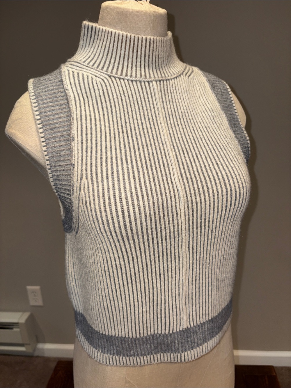 NWT Pilcro Ribbed Crop Sweater Tank Size XS - Picture 3 of 11